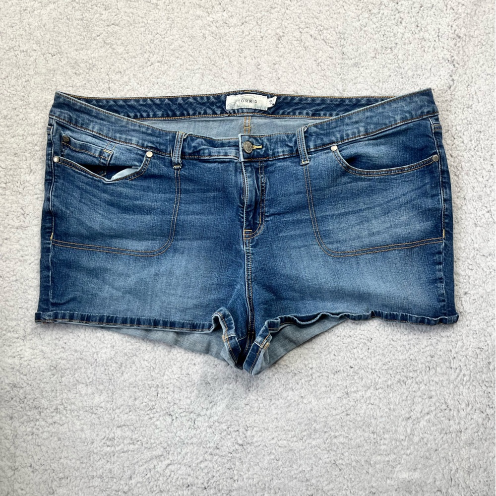 Women's Torrid Dark Wash Cotton Blend Denim Shorty Shorts Size 28